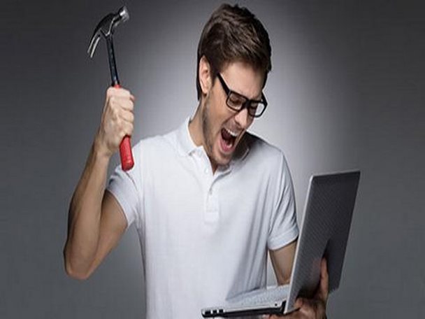 از این اشتباهات در زمان کار با کامپیوتر بپرهیزید!